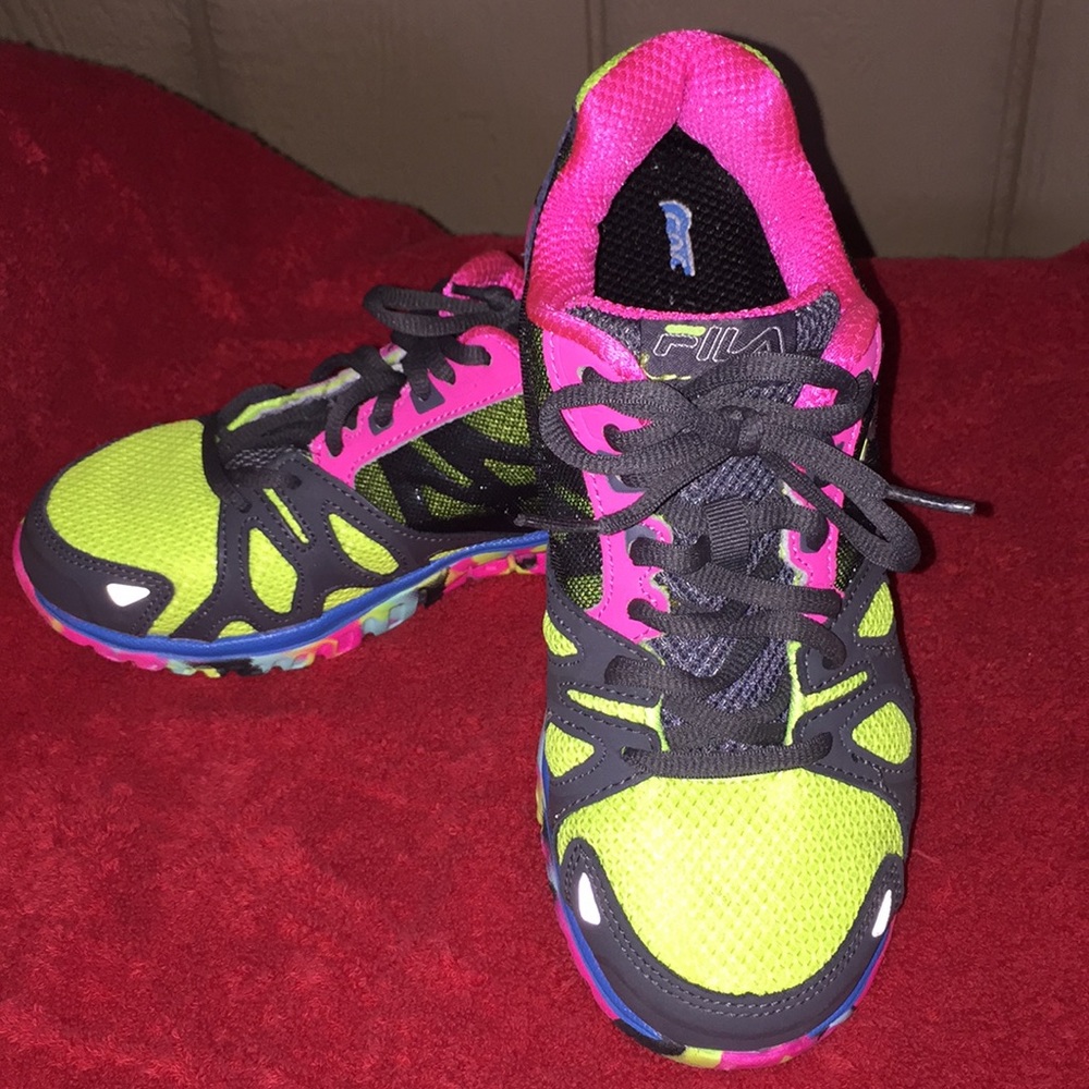 NWOT FIla sneakers
